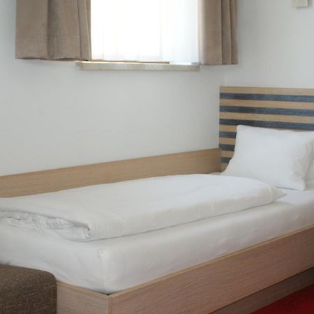 Gastehaus Brugger Bed & Breakfast Bregenz Room photo