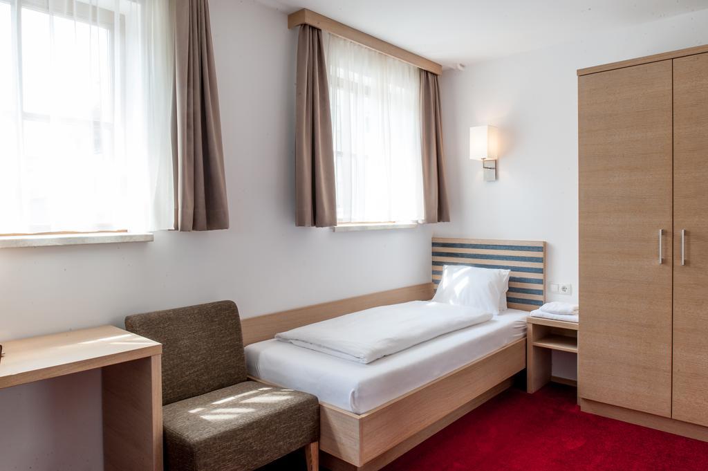 Gastehaus Brugger Bed & Breakfast Bregenz Room photo