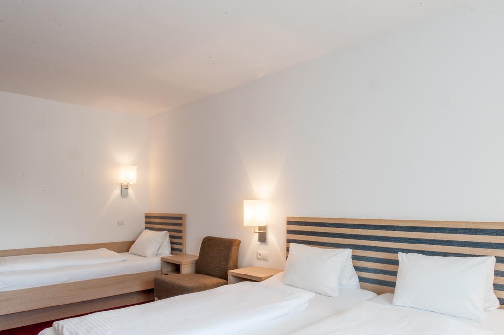 Gastehaus Brugger Bed & Breakfast Bregenz Room photo